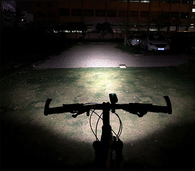 Supersvietivé predné svetlo na bicykel Davay BX3 Ultralight